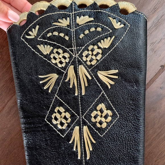 Tall boots with embroidery - Picture 2 of 8